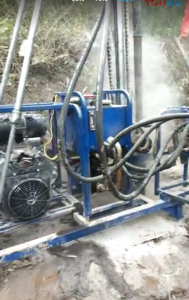 SDZ-60全液壓風(fēng)動(dòng)山地輕便鉆機(jī)現(xiàn)場施工4